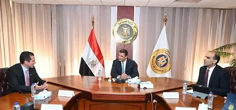 وزير الصناعة لوفد سيمكس العالمية: زيادة إنتاج الأسمنت لتلبية احتياجاتنا المحلية والتصدير للخارج 1 - جريدة الجمهورية وزير الصناعة لوفد سيمكس العالمية: زيادة إنتاج الأسمنت لتلبية احتياجاتنا المحلية والتصدير للخارج