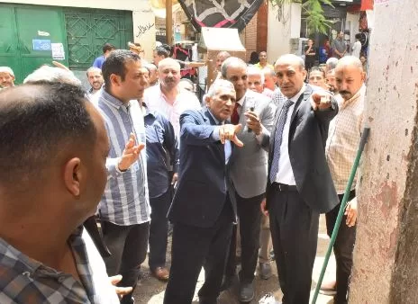 محافظ أسيوط يتفقد سوق الباعة الجائلين بمنفلوط ويوجه برفع الإشغالات من الشوارع الرئيسية 3 - جريدة الجمهورية 3 108 - جريدة الجمهورية