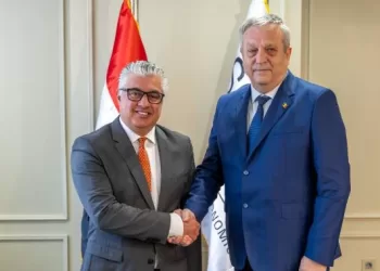 رئيس «اقتصادية قناة السويس» يبحث مع «تجارة بوخارست» سبل التعاون في الصناعات الكيماوية والموانئ