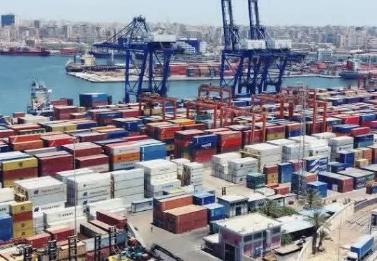 ميناء الإسكندرية يسجل نشاطاً مكثفاً بتداول 160 ألف طن بضائع و3545 حاوية خلال 24 ساعة 1 - جريدة الجمهورية ميناء الإسكندرية يسجل نشاطاً مكثفاً بتداول 160 ألف طن بضائع و3545 حاوية خلال 24 ساعة