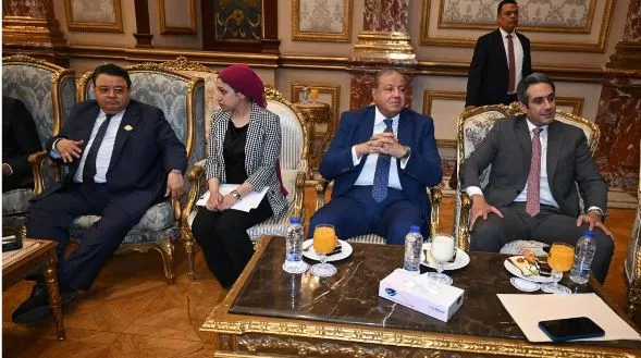 «ثقافة الشيوخ» تناقش مقترحاً برلمانياً لتفعيل «حق الأداء العلني» برعاية جهاز الملكية الفكرية 4 - جريدة الجمهورية 4 85 - جريدة الجمهورية