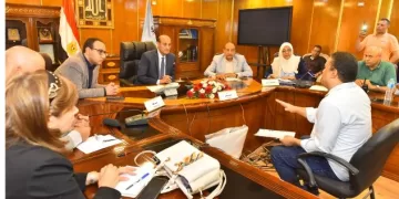«محافظ أسيوط» يلتقي الأهالي في اللقاء الجماهيري ويوجه بحزمة قرارات إنسانية وتنموية عاجلة