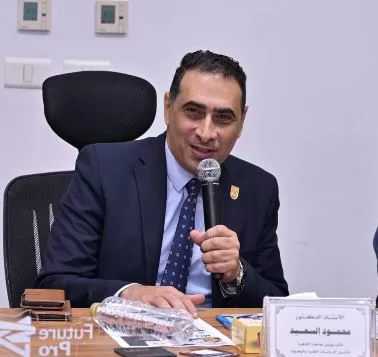 في سابقة هي الأولى من نوعها.. رئيس جامعة القاهرة يشهد اجتماع مجلس كلية الصيدلة داخل «مجموعة المستقبل الدوائية» 7 - جريدة الجمهورية 6 70 - جريدة الجمهورية