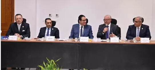 في سابقة هي الأولى من نوعها.. رئيس جامعة القاهرة يشهد اجتماع مجلس كلية الصيدلة داخل «مجموعة المستقبل الدوائية» 8 - جريدة الجمهورية 7 53 - جريدة الجمهورية