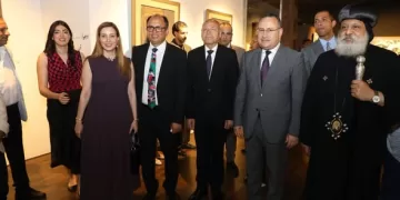 بريشة الدكتور السيد قنديل.. «خبايا الروح» يجمع النخب السياسية والثقافية