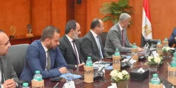 وزير الاستثمار يبحث مع «ڤودافون مصر» ميكنة منظومة التجارة وإطلاق «المختبر التنظيمي»