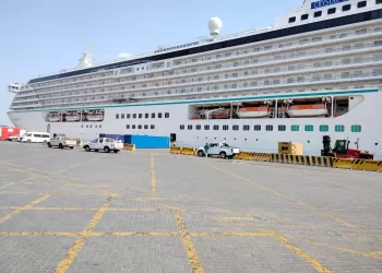 ميناء السخنة التابع لاقتصادية قناة السويس يستقبل السفينة (CRYSTAL SERENITY) بحمولة 1100 فرد