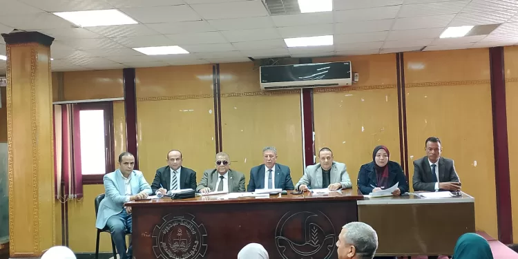 تعليم البحيرة يعقد لجنة القيادات لإجراء المقابلات الشخصية لـ 465 متقدماً لشغل وظائف إشرافية