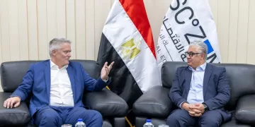 رئيس اقتصادية قناة السويس يبحث مع منظمة التعاون الاقتصادي والتنمية تعزيز التعاون وجذب الاستثمارات