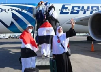 «لبيك اللهم لبيك».. انطلاق أول أفواج «حجاج القرعة» إلى الأراضي المقدسة
