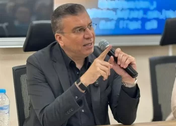 تكريم عمرو الليثي كأفضل إعلامى عام ٢٠٢٦ بكلية الإعلام جامعة عين شمس