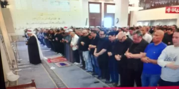 فيديو| مشاركة جماهيرية واسعة في تشييع جنازة الفنان الراحل هاني شاكر