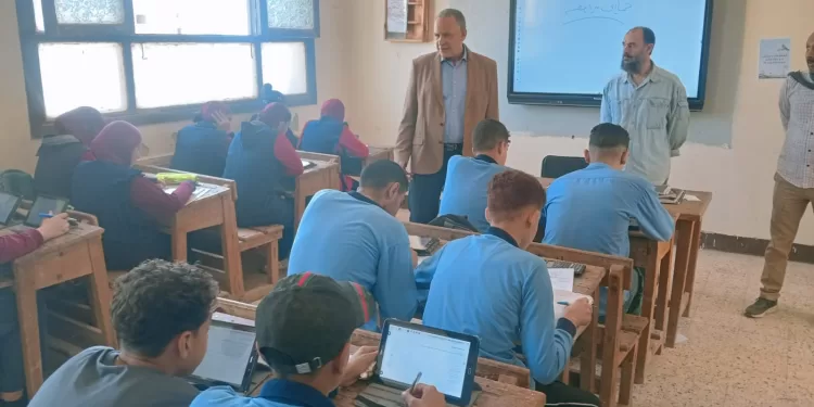 تعليم أسيوط يتابع امتحانات شهرية بمدارس ريفا ويشدد على الانضباط