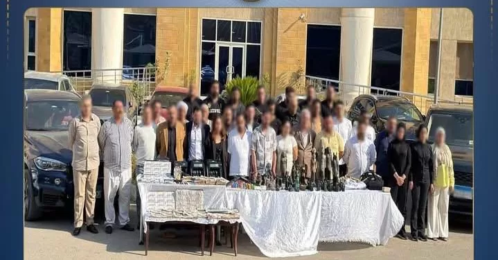 الداخلية تكشف «مافيا» النصب بالآثار «المضروبة».. ضبط 33 متهمًا بينهم 5 سيدات في حالة تلبس مع ضحاياهم 1 - جريدة الجمهورية الداخلية تكشف «مافيا» النصب بالآثار «المضروبة».. ضبط 33 متهمًا بينهم 5 سيدات في حالة تلبس مع ضحاياهم