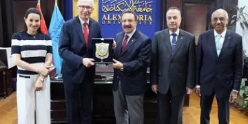 تعاون علمي وتعليمي بين جامعة الإسكندرية ومؤسسات أكاديمية في بيرو والكويت