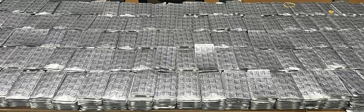 قادمة من أثينا.. فيديو يكشف تفاصيل ضبط 2400 شريط دواء إجهاض بمطار القاهرة 1 - جريدة الجمهورية WhatsApp Image 2026 05 07 at 8.00.06 PM 1 - جريدة الجمهورية