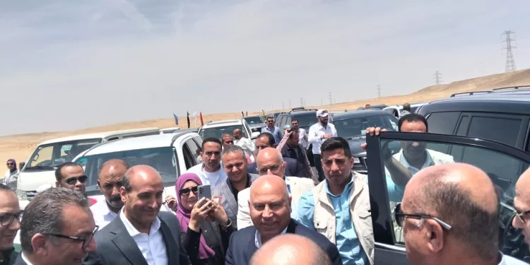 وزير النقل ومحافظ أسيوط يعلنان قرب افتتاح المرحلة الثانية لمحور ديروط
