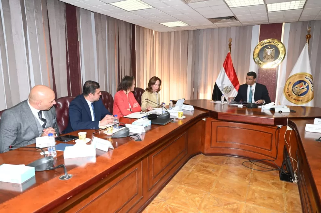 وزير الصناعة يبحث مع «غوروك» التركية إنشاء مجمع لإنتاج الزجاج في مصر 2 - جريدة الجمهورية WhatsApp Image 2026 05 12 at 1.31.29 PM 2 - جريدة الجمهورية