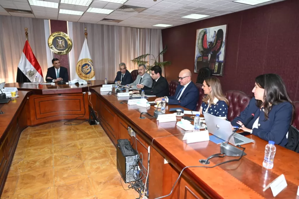 وزير الصناعة يبحث مع «غوروك» التركية إنشاء مجمع لإنتاج الزجاج في مصر 3 - جريدة الجمهورية WhatsApp Image 2026 05 12 at 1.31.30 PM 1 - جريدة الجمهورية