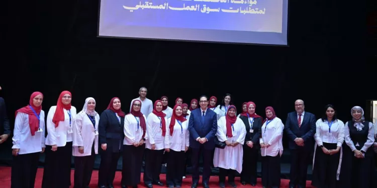 الملتقى الأول بجامعة القاهرة حول مواءمة التخصصات الجامعية لمتطلبات سوق العمل يشهد الإعلان عن مرصد وظائف المستقبل 1 - جريدة الجمهورية الملتقى الأول بجامعة القاهرة حول مواءمة التخصصات الجامعية لمتطلبات سوق العمل يشهد الإعلان عن مرصد وظائف المستقبل