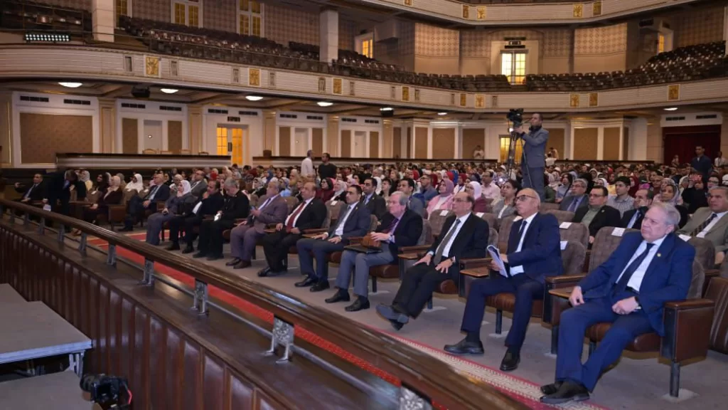 الملتقى الأول بجامعة القاهرة حول مواءمة التخصصات الجامعية لمتطلبات سوق العمل يشهد الإعلان عن مرصد وظائف المستقبل 11 - جريدة الجمهورية WhatsApp Image 2026 05 13 at 11.26.19 AM - جريدة الجمهورية