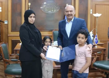 استجابة فورية.. محافظ السويس يحقق أحلام شاب من ذوي الهمم ويدعم أسرة عامل متوفى
