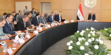 خلال اجتماعه برؤساء شركات الكهرباء.. «عصمت» يوجه برفع درجة الاستعداد لمجابهة ارتفاع الأحمال خلال فصل الصيف