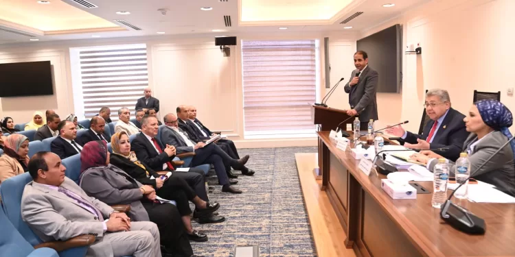 جامعة دمنهور تستعرض موازنتها الجديدة أمام لجنة التعليم بمجلس النواب