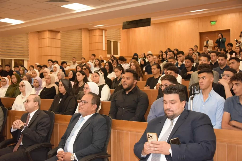 جامعة القاهرة الأهلية تستضيف رئيس الهيئة العامة للرقابة المالية لتعزيز جاهزية الطلاب لسوق العمل والتدريب المهني 6 - جريدة الجمهورية WhatsApp Image 2026 05 15 at 2.12.00 PM - جريدة الجمهورية