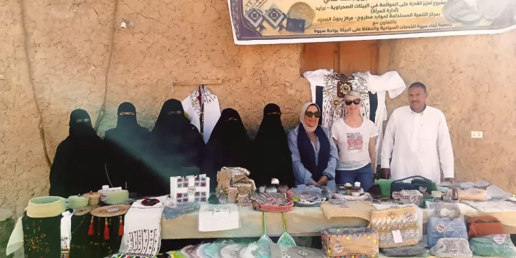 38 سيدة بسيوة يتدربن على مشغولات الخوص ضمن برامج التمكين الاقتصادي 1 - جريدة الجمهورية 38 سيدة بسيوة يتدربن على مشغولات الخوص ضمن برامج التمكين الاقتصادي
