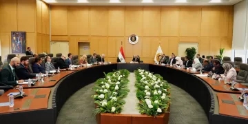 وزير الاستثمار يبحث مع وفد أمريكي تعزيز الشراكة التجارية وتوسيع التعاون الاقتصادي