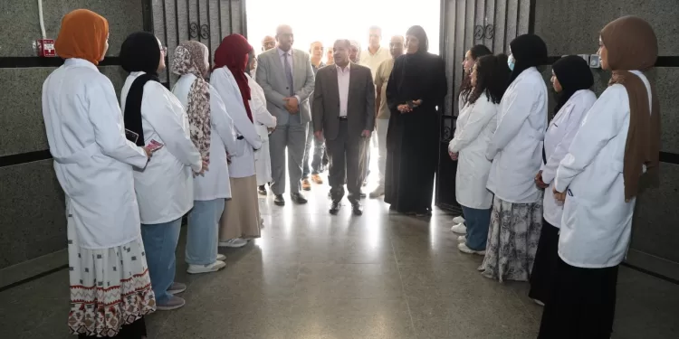 انطلاق مبادرة «اطمني 3» للتوعية والوقاية من سرطان الثدي بجامعة قنا