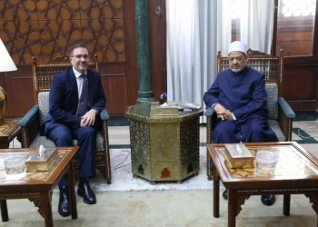 خلال لقاء السفير البريطاني.. شيخ الأزهر: الحوار بين الشعوب هو السبيل لمواجهة التطرف والكراهية