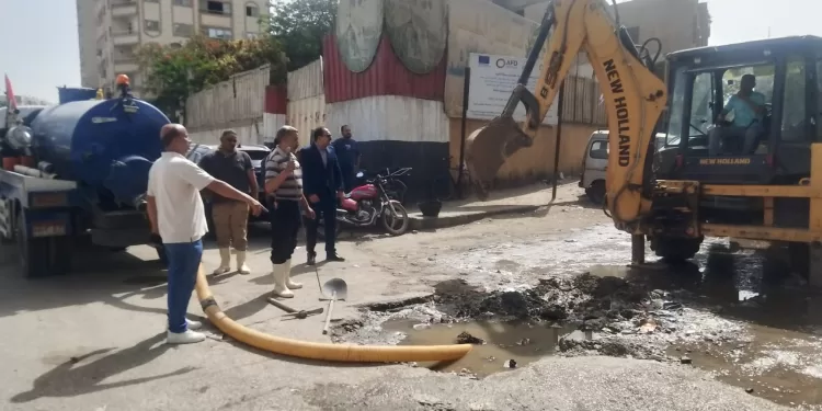 حي العجوزة يواصل رفع كفاءة الخدمات وإصلاح كسر ماسورة مياه بشارع المشروع 1 - جريدة الجمهورية حي العجوزة يواصل رفع كفاءة الخدمات وإصلاح كسر ماسورة مياه بشارع المشروع