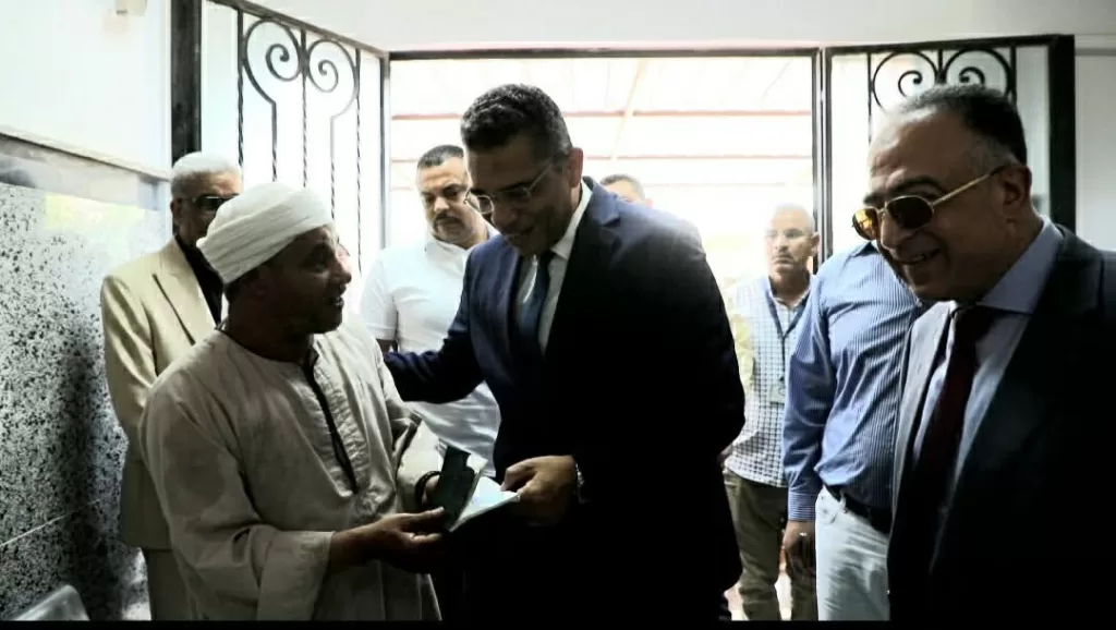 محافظ البحر الأحمر يفاجئ التأمين الصحي بجولة بين العيادات 3 - جريدة الجمهورية WhatsApp Image 2026 05 18 at 2.48.57 PM - جريدة الجمهورية