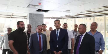 محافظ البحر الأحمر يفاجئ التأمين الصحي بجولة بين العيادات