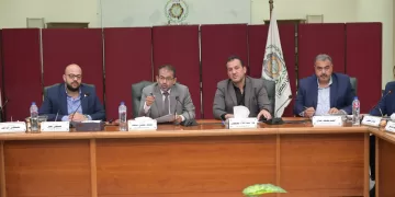 مجلس أمناء «العاشر من رمضان» يبحث ملفات مأوى الكلاب الحرة ودعم منظومة الإطفاء والصحة