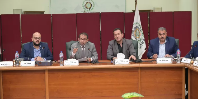 مجلس أمناء «العاشر من رمضان» يبحث ملفات مأوى الكلاب الحرة ودعم منظومة الإطفاء والصحة