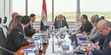 وزير الاستثمار والتجارة الخارجية يبحث مع «لورانس ميسيك» فرص إقامة مشروعات استثمارية في قطاعي الدواء والذهب