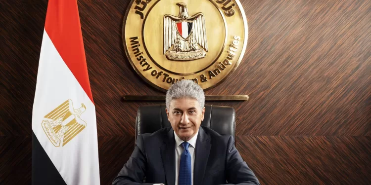 وزير السياحة يتابع جاهزية تصعيد حجاج السياحة إلى عرفات.. و24 لجنة ميدانية تعمل على مدار الساعة