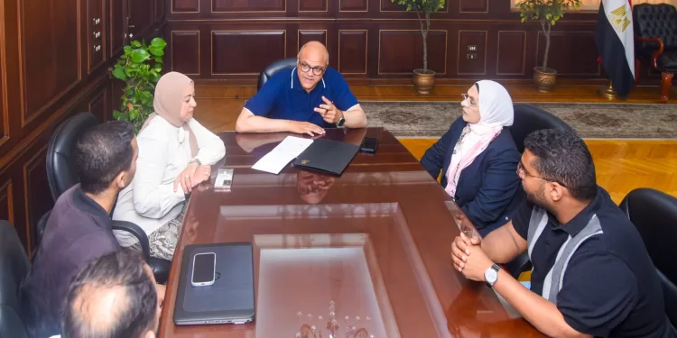 الإسكندرية تبحث إطلاق تطبيق “بيكيا باي” لتحويل المخلفات إلى دخل للمواطنين