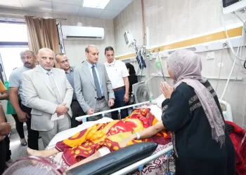محافظ أسيوط يزور المرضى بمستشفى الإصابات الجامعي ويشاركهم فرحة عيد الأضحى بتوزيع الهدايا والعيديات 3 - جريدة الجمهورية محافظ أسيوط يزور المرضى بمستشفى الإصابات الجامعي ويشاركهم فرحة عيد الأضحى بتوزيع الهدايا والعيديات