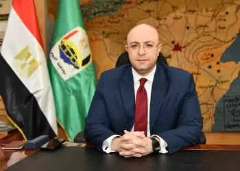 لتقصيرهم في أداء عملهم.. محافظ الفيوم يحيل عددًا من مسؤولي الأملاك والزراعة وتراخيص البناء للنيابة الإدارية