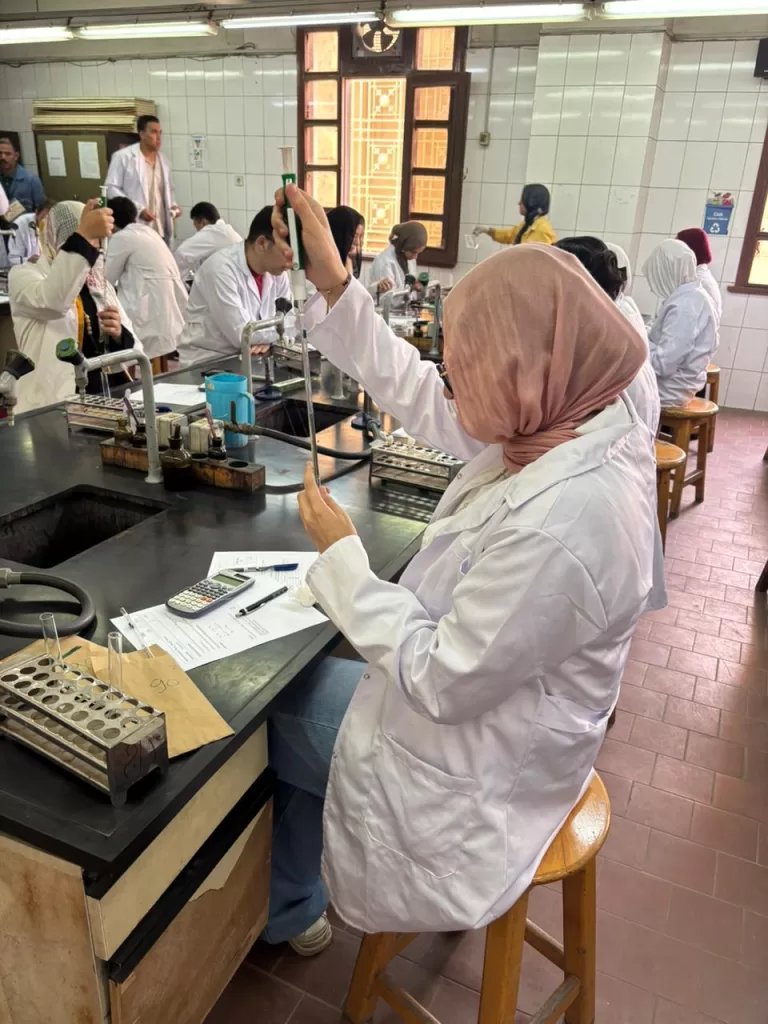 طلاب كليات القطاع الصحي بجامعة القاهرة الأهلية يؤدون الامتحانات العملية في أجواء من الانضباط والتنظيم 5 - جريدة الجمهورية WhatsApp Image 2026 05 25 at 2.15.03 PM 2 - جريدة الجمهورية
