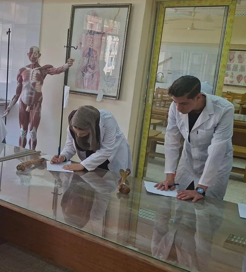 طلاب كليات القطاع الصحي بجامعة القاهرة الأهلية يؤدون الامتحانات العملية في أجواء من الانضباط والتنظيم 18 - جريدة الجمهورية WhatsApp Image 2026 05 25 at 2.15.18 PM 3 - جريدة الجمهورية