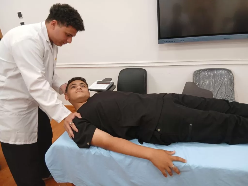 طلاب كليات القطاع الصحي بجامعة القاهرة الأهلية يؤدون الامتحانات العملية في أجواء من الانضباط والتنظيم 30 - جريدة الجمهورية WhatsApp Image 2026 05 25 at 2.15.22 PM - جريدة الجمهورية