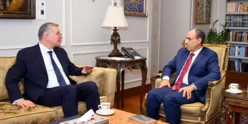 «الخارجية» و«البترول» يبحثان آليات الترويج لفرص الطاقة وجذب الشركات العالمية