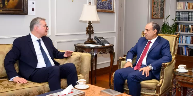 «الخارجية» و«البترول» يبحثان آليات الترويج لفرص الطاقة وجذب الشركات العالمية 1 - جريدة الجمهورية «الخارجية» و«البترول» يبحثان آليات الترويج لفرص الطاقة وجذب الشركات العالمية