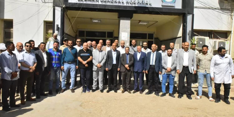 محافظ أسيوط يواصل جولاته الإنسانية بالمستشفيات في العيد.. هدايا وعيديات للمرضى ورسائل دعم للأطقم الطبية