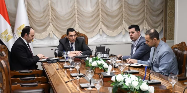 خلال اجتماعه عبر تقنية «الفيديو كونفرانس»..جوهر يوجه برفع حالة الاستعداد بكافة الهيئات الشبابية والرياضية استعدادًا لعيد الأضحى